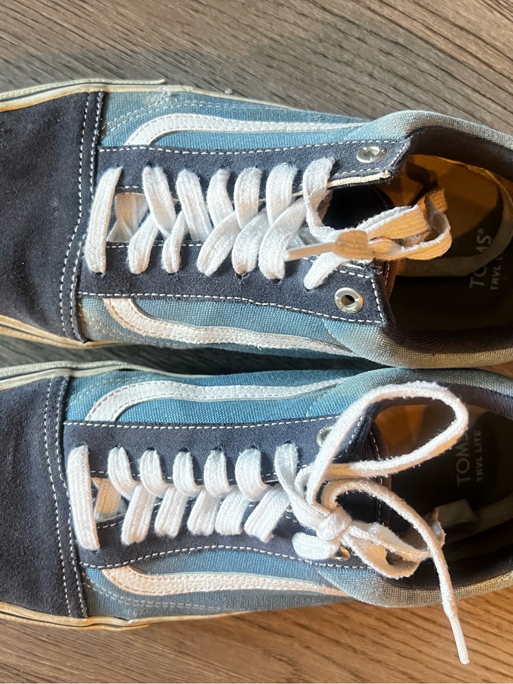 Vans Men’s Low-Top Sneakers in Navy and Light Blue with White Stripe